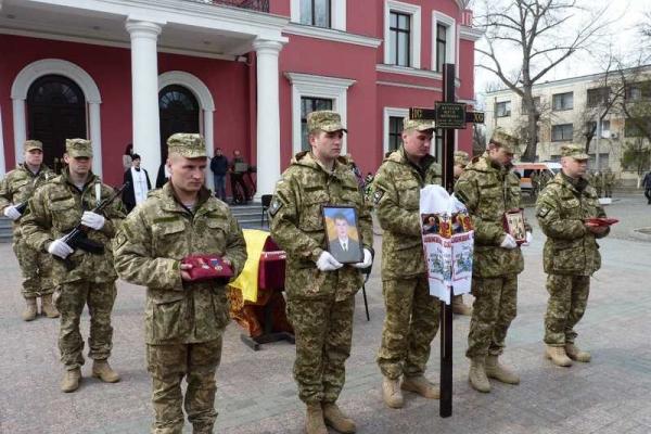 Жители Кировограда проводили в последний путь Героя, погибшего под Дебальцево Жители Кировограда проводили в последний путь Героя, погибшего под Дебальцево