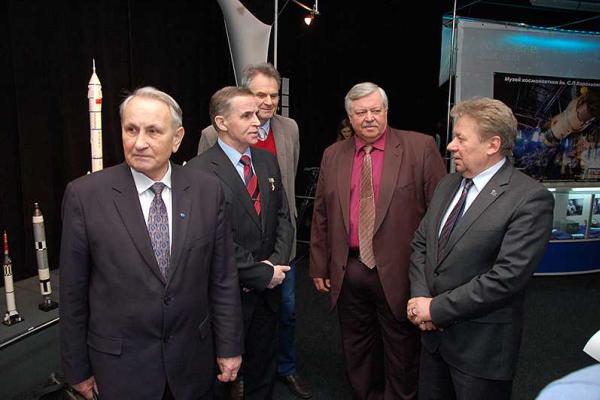 Киевский планетарий приглашает на выставку "Космос: машина времени" 
