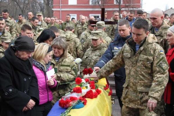 Жители Кировограда проводили в последний путь Героя, погибшего под Дебальцево Жители Кировограда проводили в последний путь Героя, погибшего под Дебальцево