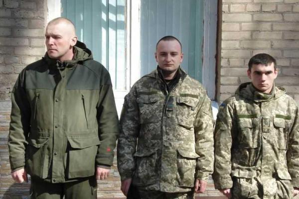 Мемориальную доску бойцу, погибшему под Иловайском, открыли в Запорожье Мемориальную доску бойцу, погибшему под Иловайском, открыли в Запорожье