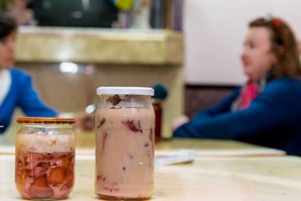 Одесские активисты своими руками готовят вкусную и полезную посылку для воинов АТО Одесские активисты своими руками готовят вкусную и полезную посылку для воинов АТО