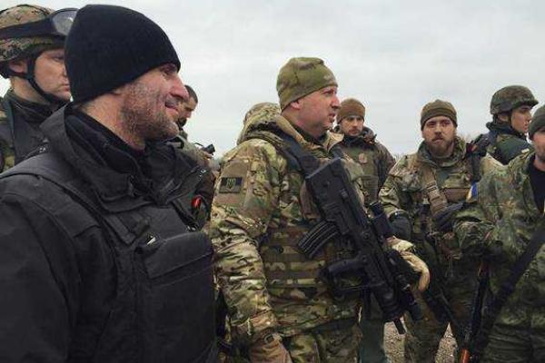 На передовые южного фронта прибыл Александр Турчинов На передовые южного фронта прибыл Александр Турчинов