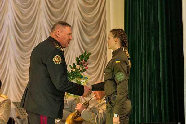 В НА НГУ поздравили женщин с Международным женским днем