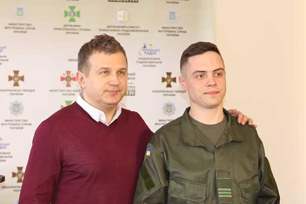 Бойцы Нацгвардии приняли участие в радиомарафоне "Шевченко мобілізує" Бойцы Нацгвардии приняли участие в радиомарафоне "Шевченко мобілізує"