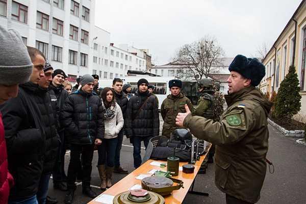 Для потенциальных абитуриентов Национальная академия НГУ устроила день открытых дверей