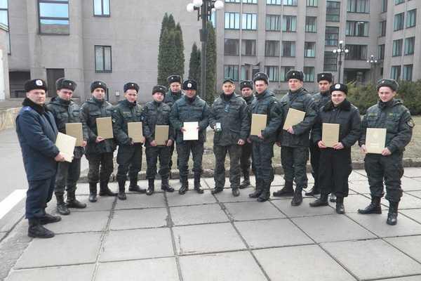 На Днепропетровщине гвардейцев наградили за мужество и героизм