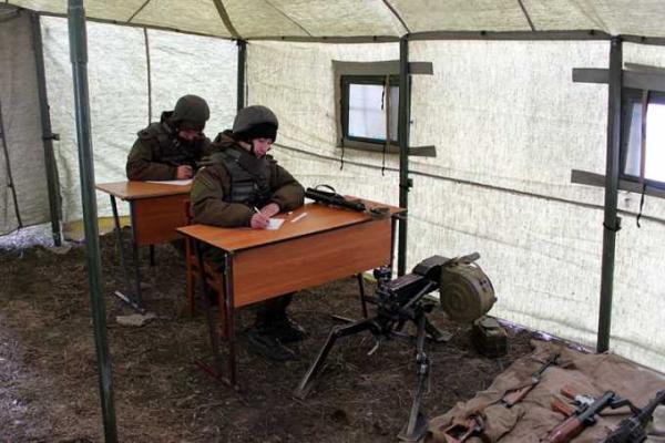 Курсанты-выпускник сдают госэкзамены в НА НГУ