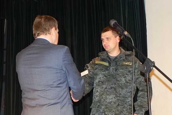 В Бердянске гвардейцев из зоны АТО встретили праздничным концертом В Бердянске гвардейцев из зоны АТО встретили праздничным концертом