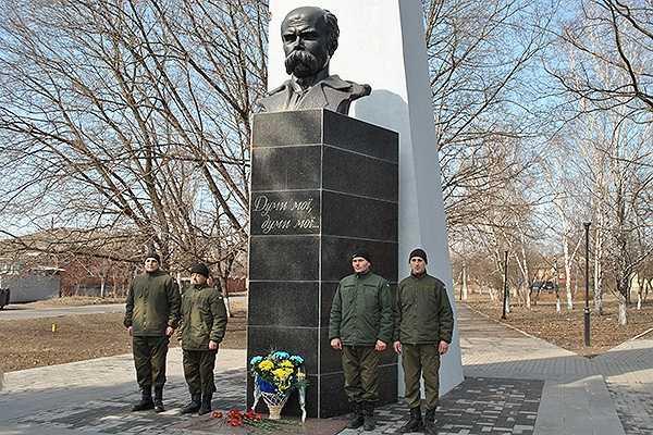 Гвардейцы в Славянске приняли участие в митинге, посвященном Т.Г. Шевченко 