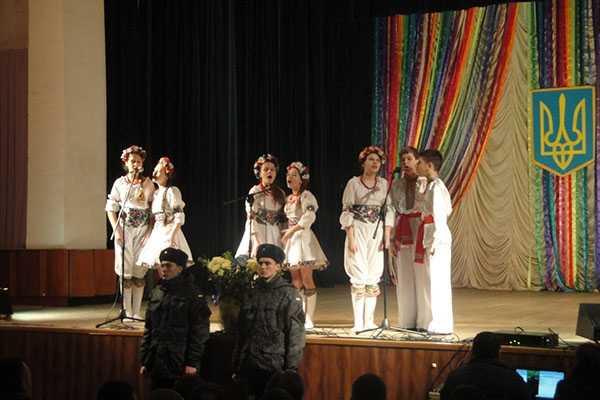 В Бердянске гвардейцев из зоны АТО встретили праздничным концертом В Бердянске гвардейцев из зоны АТО встретили праздничным концертом