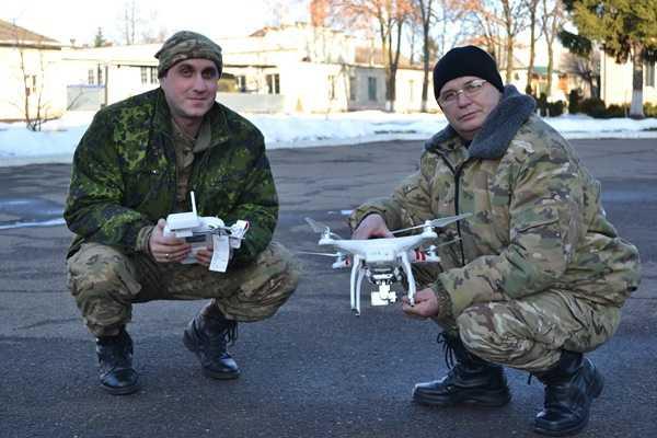 Активисты "Автомайдан Чикаго" передали нацгвардейцам благотворительную помощь