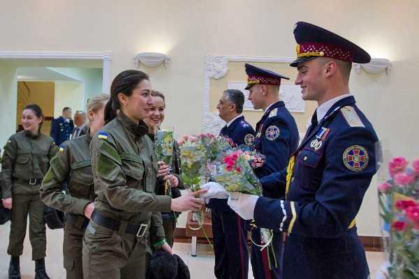 В НА НГУ поздравили женщин с Международным женским днем