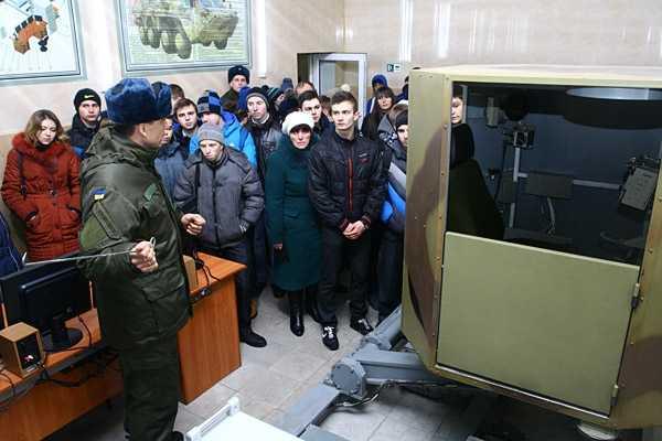 Для потенциальных абитуриентов Национальная академия НГУ устроила день открытых дверей