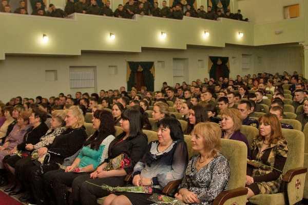 В НА НГУ поздравили женщин с Международным женским днем