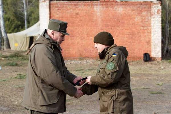 В НГУ вручили удостоверения участника боевых действий преподавателям, побывавшим в зоне АТО В НГУ вручили удостоверения участника боевых действий преподавателям, побывавшим в зоне АТО