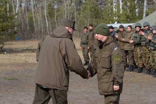 В НГУ вручили удостоверения участника боевых действий преподавателям, побывавшим в зоне АТО В НГУ вручили удостоверения участника боевых действий преподавателям, побывавшим в зоне АТО