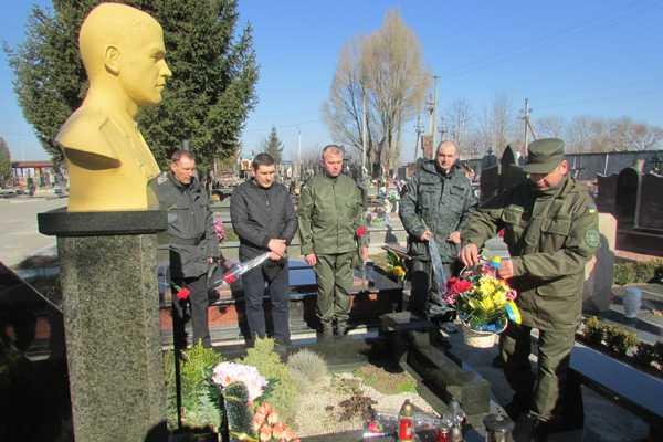 На Тернопольщине почтили память погибшего в Косово земляка-миротворца На Тернопольщине почтили память погибшего в Косово земляка-миротворца
