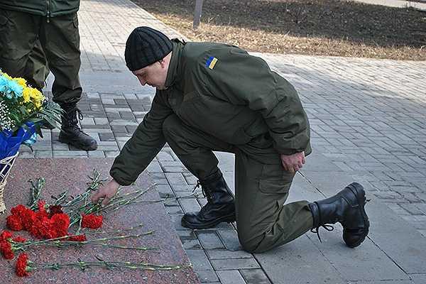 Гвардейцы в Славянске приняли участие в митинге, посвященном Т.Г. Шевченко 