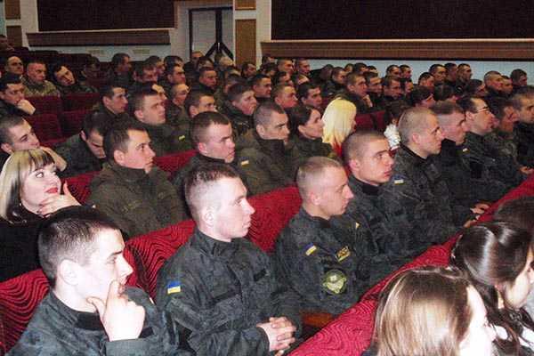 Состоялся творческий вечер поэта-сатирика Виктора Байрака для запорожских гвардейцев