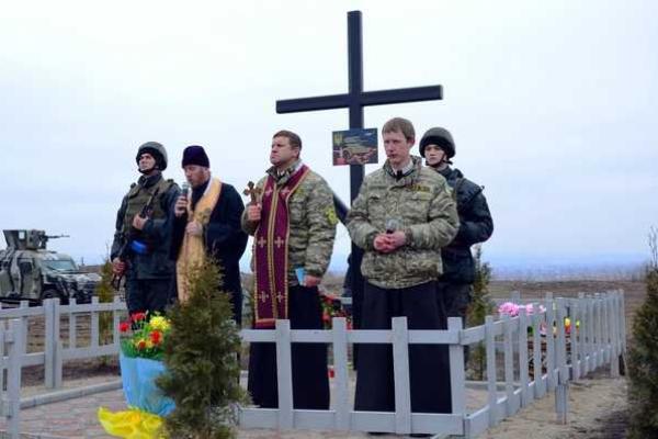 Бойцы Нацгвардии почтили память погибших собратьев Бойцы Нацгвардии почтили память погибших собратьев
