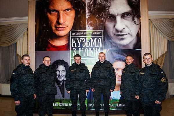 Бойцы Нацгвардии отдохнули на благотворительном концерте-марафоне "Кузьма с нами" Бойцы Нацгвардии отдохнули на благотворительном концерте-марафоне "Кузьма с нами"