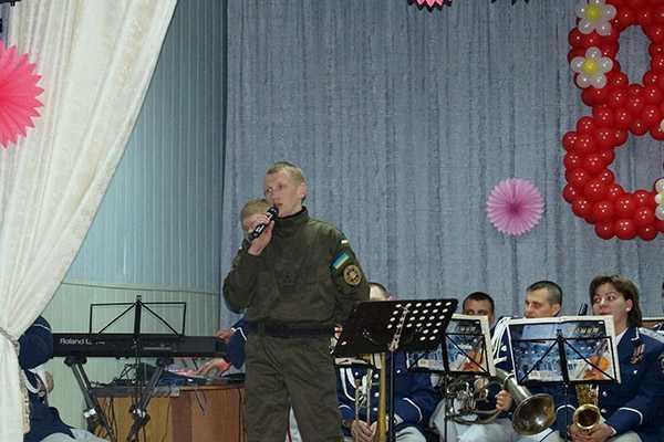 В Одессе прекрасная половина воинской части 3014 получила подарки и поздравления В Одессе прекрасная половина воинской части 3014 получила подарки и поздравления