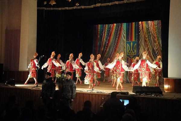 В Бердянске гвардейцев из зоны АТО встретили праздничным концертом В Бердянске гвардейцев из зоны АТО встретили праздничным концертом