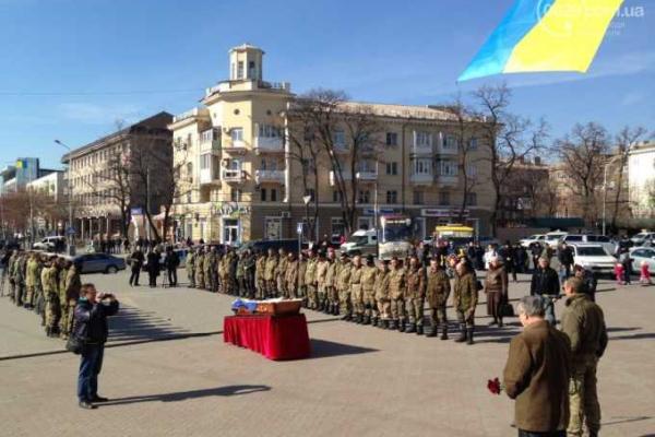 На Донетчине проводили в последний путь бойца батальона "Донбасс" На Донетчине проводили в последний путь бойца батальона "Донбасс"