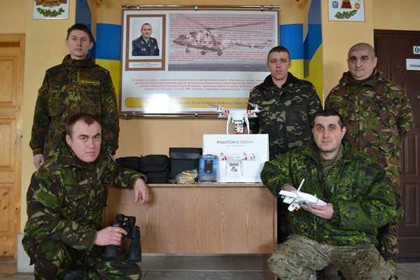 Активисты "Автомайдан Чикаго" передали нацгвардейцам благотворительную помощь