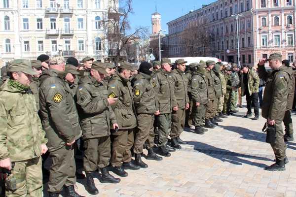 С Софиевской площади на "горячий Восток" отправились бойцы спецбатальона "Донбасс" С Софиевской площади на "горячий Восток" отправились бойцы спецбатальона "Донбасс"