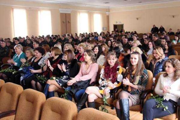 Прекрасную половину воинских коллективов поздравили в частях Северного ОТО 