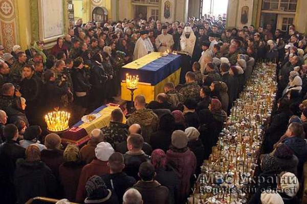 На Волыни в последний путь проводили земляка, погибшего под Иловайском На Волыни в последний путь проводили земляка, погибшего под Иловайском