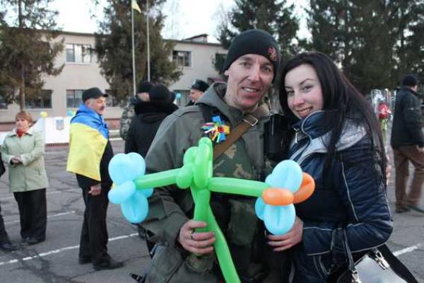 На Тернопольщину вернулись с Донбасса бойцы Нацгвардии На Тернопольщину вернулись с Донбасса бойцы Нацгвардии