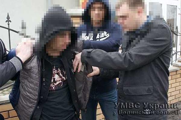 Экс-проститутка со своим сожителем решила продать 3-летнюю дочь