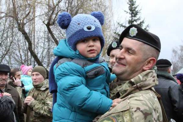 Родные, коллеги и друзья проводили на опасный Восток винницких правоохранителей Родные, коллеги и друзья проводили на опасный Восток винницких правоохранителей