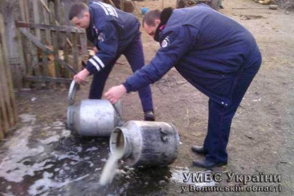 На Волыни продолжается борьба с "зеленым змием" На Волыни продолжается борьба с "зеленым змием"