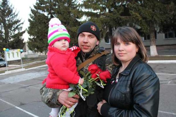 На Тернопольщину вернулись с Донбасса бойцы Нацгвардии На Тернопольщину вернулись с Донбасса бойцы Нацгвардии