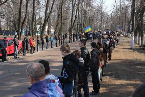 На Черниговщине проводили в последний путь милиционера, погибшего в зоне АТО На Черниговщине проводили в последний путь милиционера, погибшего в зоне АТО