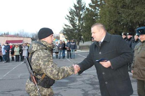 На Тернопольщину вернулись с Донбасса бойцы Нацгвардии На Тернопольщину вернулись с Донбасса бойцы Нацгвардии