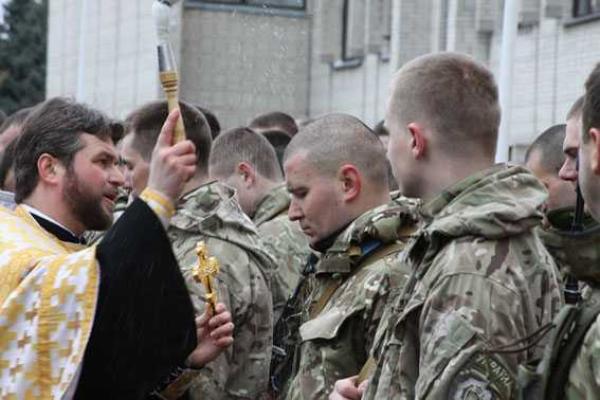 Родные, коллеги и друзья проводили на опасный Восток винницких правоохранителей Родные, коллеги и друзья проводили на опасный Восток винницких правоохранителей