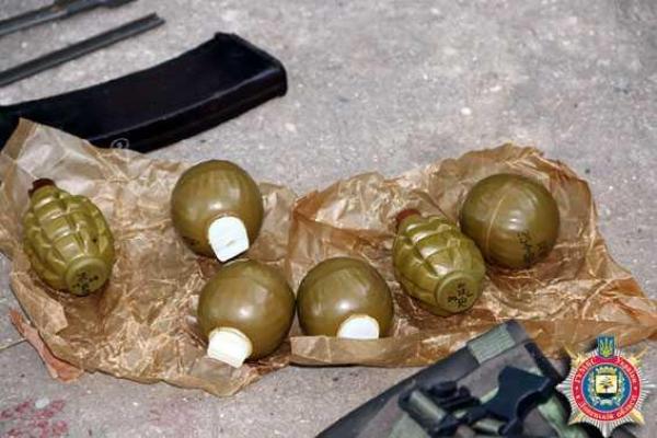 Мариупольские правоохранители продолжают операцию "Оружие и взрывчатка" Мариупольские правоохранители продолжают операцию "Оружие и взрывчатка"