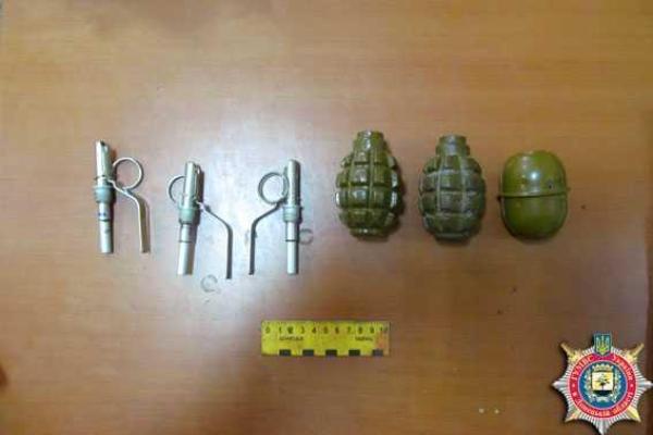 МВД: В Волновахе обнаружен арсенал оружия