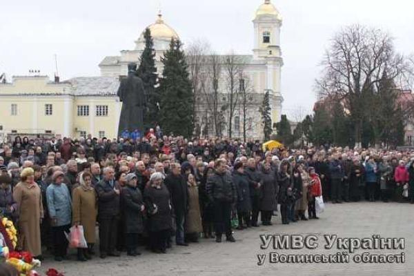 На Волыни в последний путь проводили земляка, погибшего под Иловайском На Волыни в последний путь проводили земляка, погибшего под Иловайском