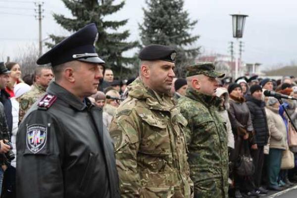 Родные, коллеги и друзья проводили на опасный Восток винницких правоохранителей Родные, коллеги и друзья проводили на опасный Восток винницких правоохранителей
