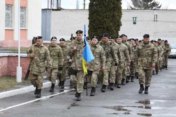 Родные, коллеги и друзья проводили на опасный Восток винницких правоохранителей Родные, коллеги и друзья проводили на опасный Восток винницких правоохранителей