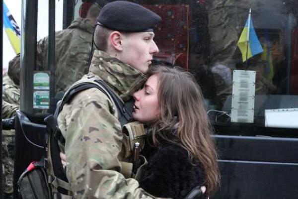Родные, коллеги и друзья проводили на опасный Восток винницких правоохранителей Родные, коллеги и друзья проводили на опасный Восток винницких правоохранителей
