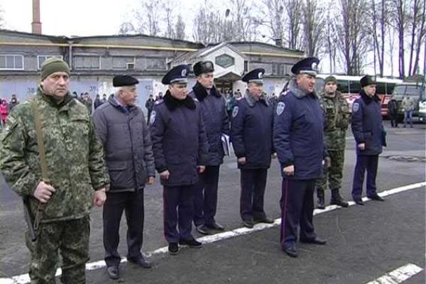 Сумщина проводила на "горячий" Восток сводный отряд милиционеров-добровольцев Сумщина проводила на "горячий" Восток сводный отряд милиционеров-добровольцев