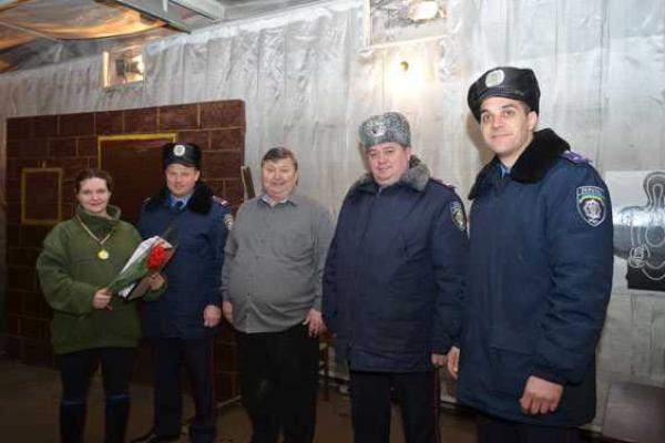 Для харьковских женщин-милиционеров накануне праздника устроили соревнования по стрельбе Для харьковских женщин-милиционеров накануне праздника устроили соревнования по стрельбе