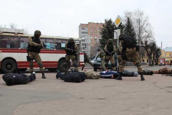 В Житомире провели масштабные учения антитеррористического центра В Житомире провели масштабные учения антитеррористического центра