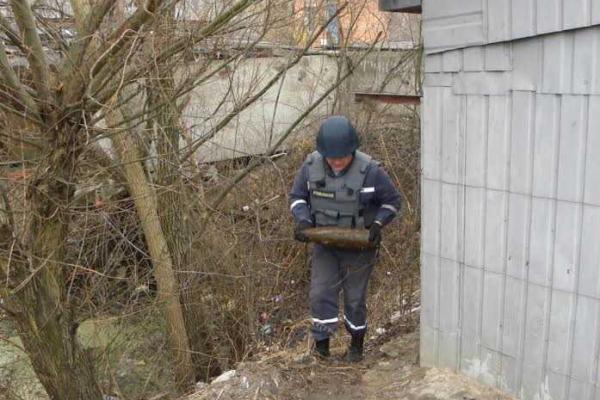 Черниговские спасатели обезвредили "подарки" минувшей войны Черниговские спасатели обезвредили "подарки" минувшей войны